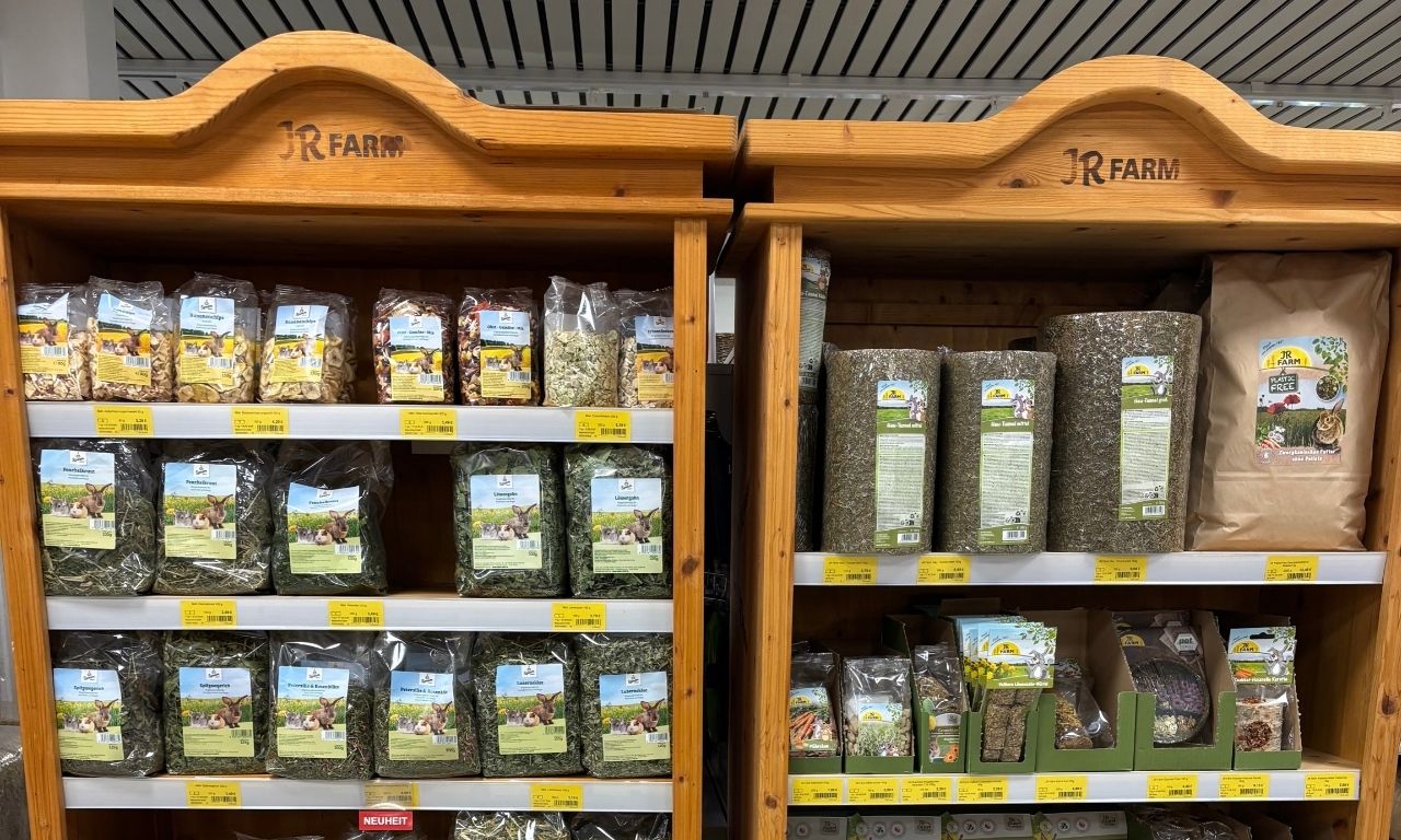 Lippischer Tierbedarf Regale mit Farm Zubehör