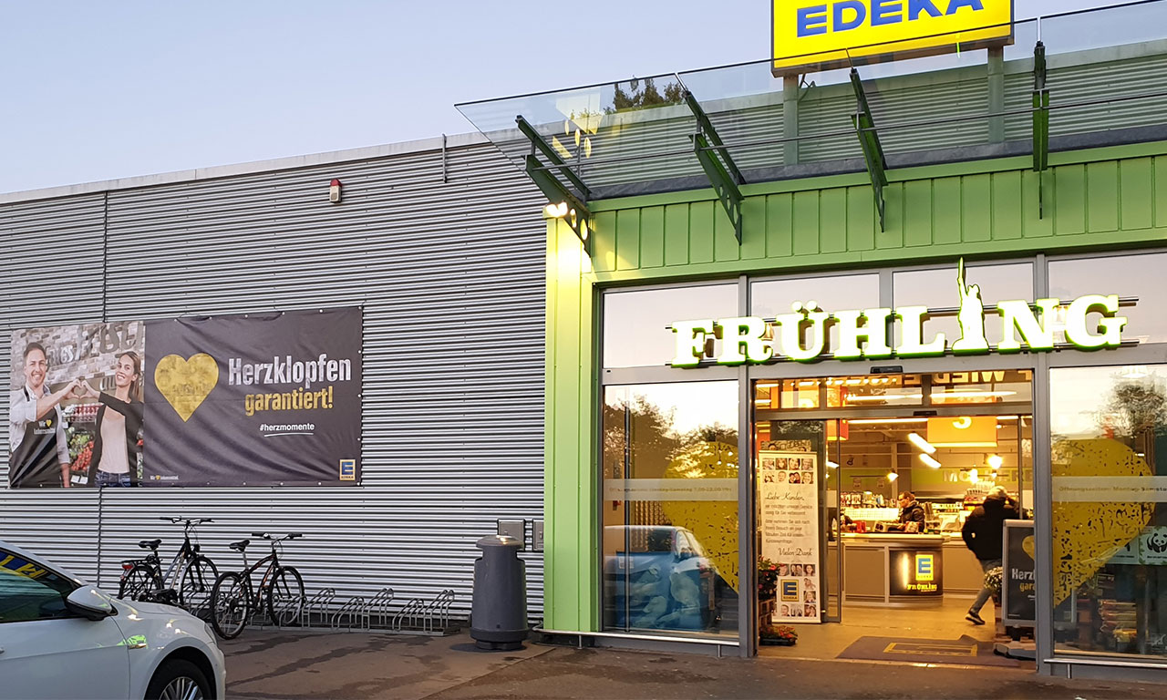 EDEKA Frühling von außen